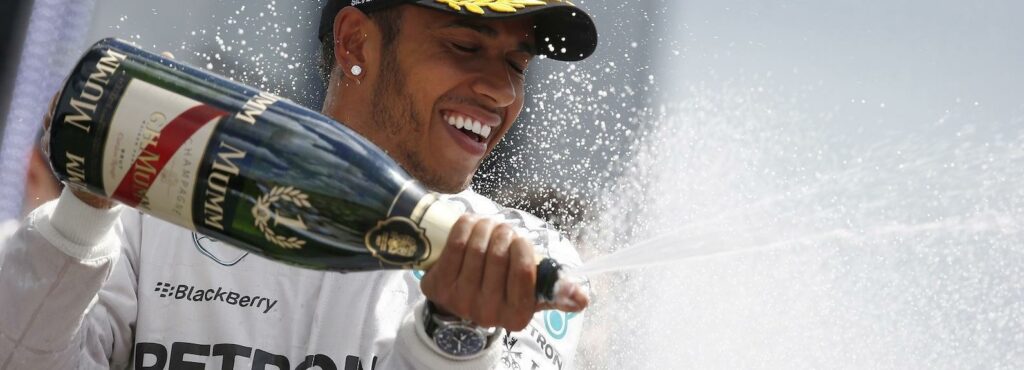 en racer fester efter att ha vunnit Grand Prix (AI text)