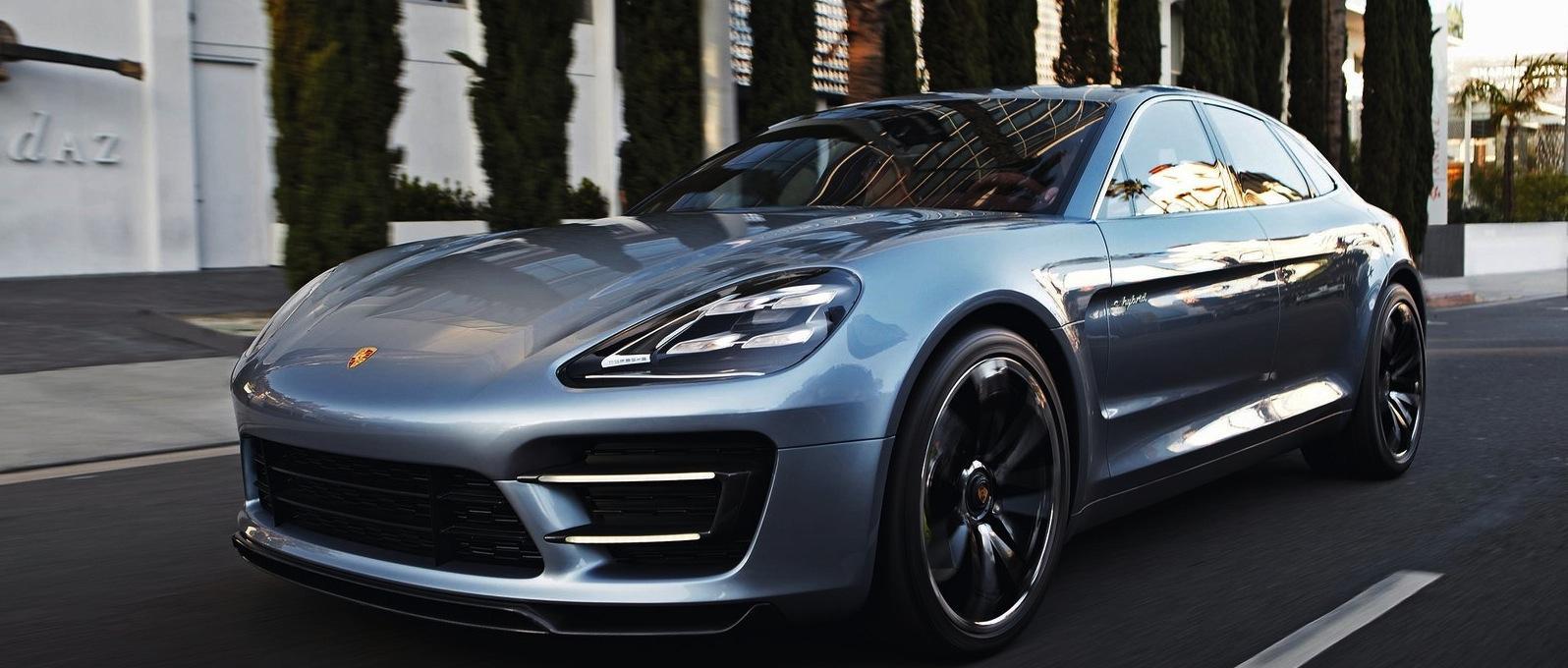 När Porsche lanserar den nya modellen Pajun ska den utmana bland andra Mercedes CLS, Jaguar XF och BMW 5-serie. Modellen får både bensin- och dieselmotorer och kommer dessutom i hybridutförande. Bilden visar konceptbilen Panamera Sport Turismo från Parissalongen 2012 – Pajun får förmodligen inte lika mycket "kombivibbar".