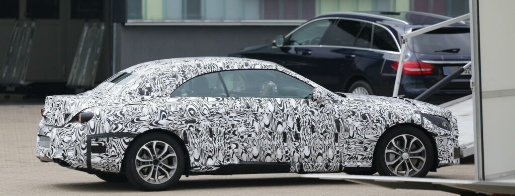 Kolla in den taklinjen! Mercedes C-klass kommer snart i öppet utförande. Premiär lagom till nästa sommar.