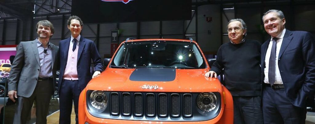 John Elkann, andra från vänster, och Sergio Marchionne (tredje från vänster) har slagit ihop Fiat och Chrysler till nya, globala FCA.