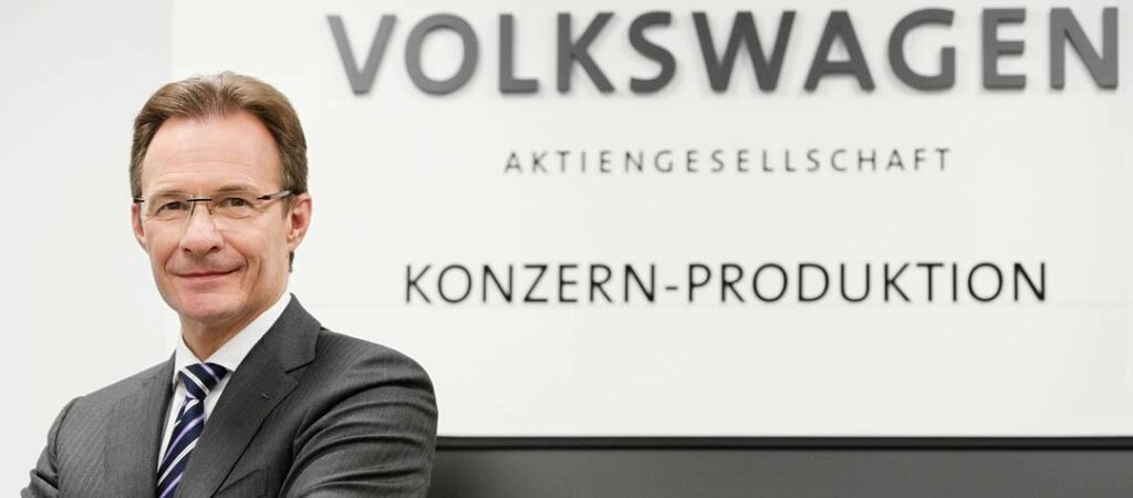 Michael Macht förflyttades från Porsche till Volkswagen för att ansvara för produktionen men nu får han lämna sitt uppdrag. ”Ömsesidig överenskommelse” står det i VW:s pressrelease.