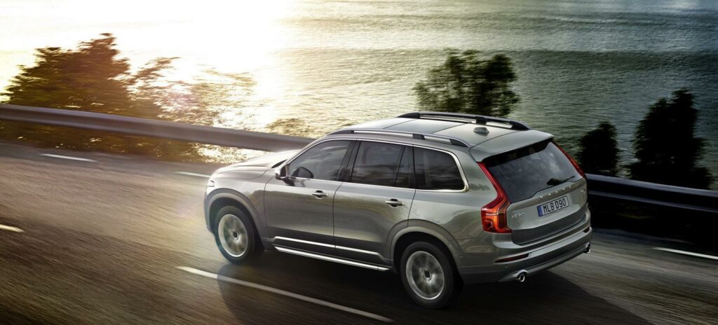 Två motoralternativ finns tillgängliga för XC90 när den börjar säljas: T6 och D5. Senare kommer också en laddhybrid, bensinmotorn T5 och en snålare dieselmotor.