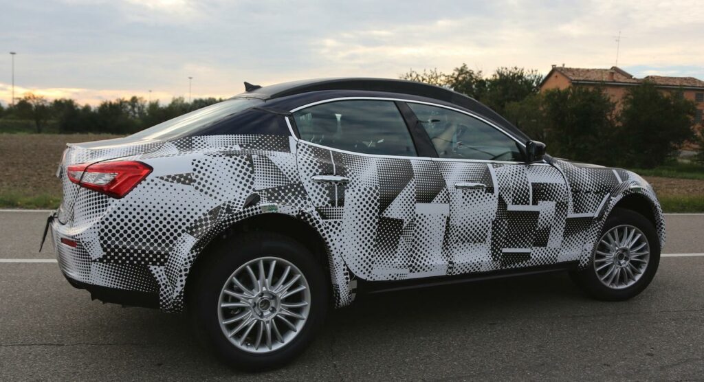 Den ser ut som en upphöjd Ghibli, men detta är i själva verket Maseratis nya suv Levante.