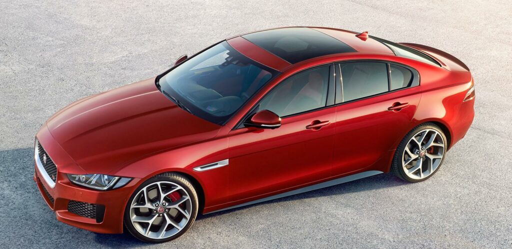 XE-modellen har det lägsta luftmotståndet någonsin för en Jaguar: 0,26. Vissa versioner får aktiv aerodynamik i fronten i form av små luckor för luftinsläpp, som öppnas och stängs automatiskt.