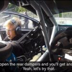 en race car-förare i cockpiten (AI text)