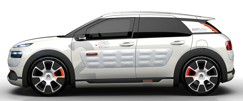 Citroën tar en Cactus, skalar av 100 kilo och monterar in ett lufthybridsystem. Resultatet? En förbrukning på 2 l/100 km!