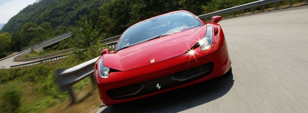 Lyckas du klämma ned dig själv i det 230 liter stora bagageutrymmet och stänga luckan i en Ferrari 458 finns det risk att du inte tar dig ut, enligt amerikanska NHTSA, som nu återkallar modellen.