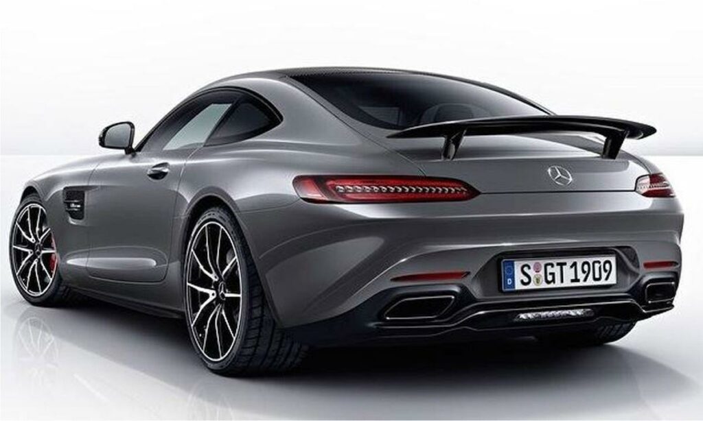Den nya Mercedes AMG GT är en sportig coupé. (AI text)