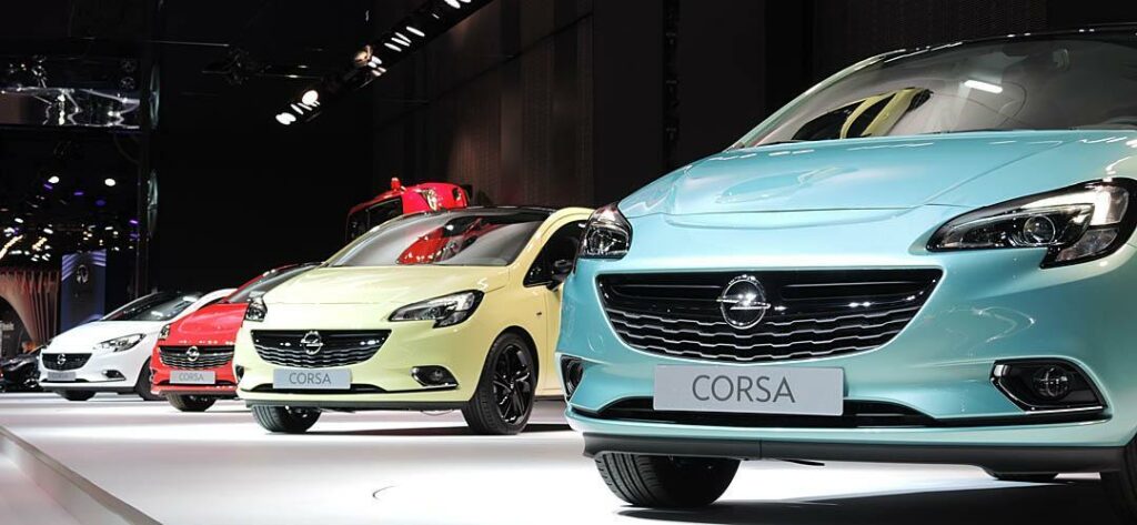 Corsa säljs som Opel i Europa, utom i Storbritannien där Corsa säljs under Vauxhalls varumärke. Men det är bara emblemen som skiljer bilarna åt.