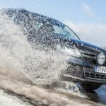 Snöslask råkar vi alla ut för på vintern och med dåligt mönsterdjup i vinterdäcken kan det bli riktigt farligt. Byt ut dina slitna vinterdäck i god tid.