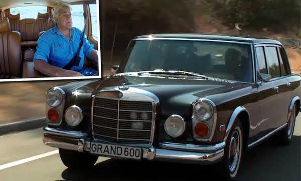 En man kör en Mercedes-Benz SLS. (AI text)