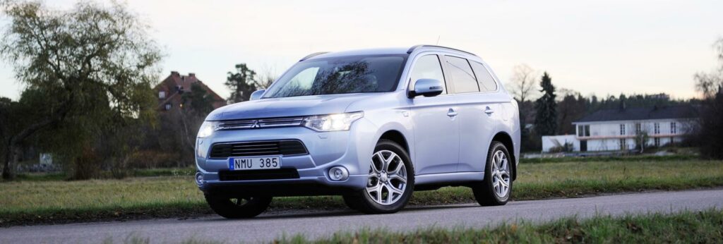 Mitsubishi Outlander är populär som tjänstebil eftersom den går att få som laddhybrid. Det är billigt för tjänstebilisten, men dyrare för företaget, enligt Ronny Svensson på tjänstebilskonsulten Ynnor.