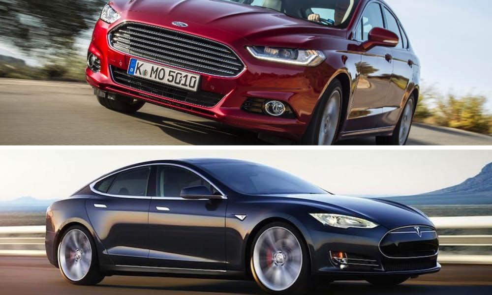 En Tesla Model S och en Tesla Model S mot en Tesla Model S. (AI text)