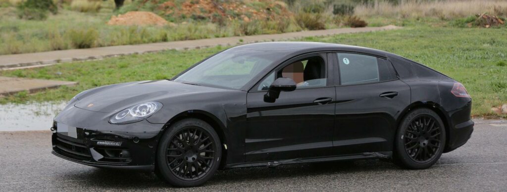 Nu börjar Porsche visa formerna på nästa Panamera, som börjar visas upp 2015.
