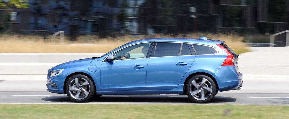 Tesla och laddhybrider är supermiljöbilarna som svenskarna vill ha