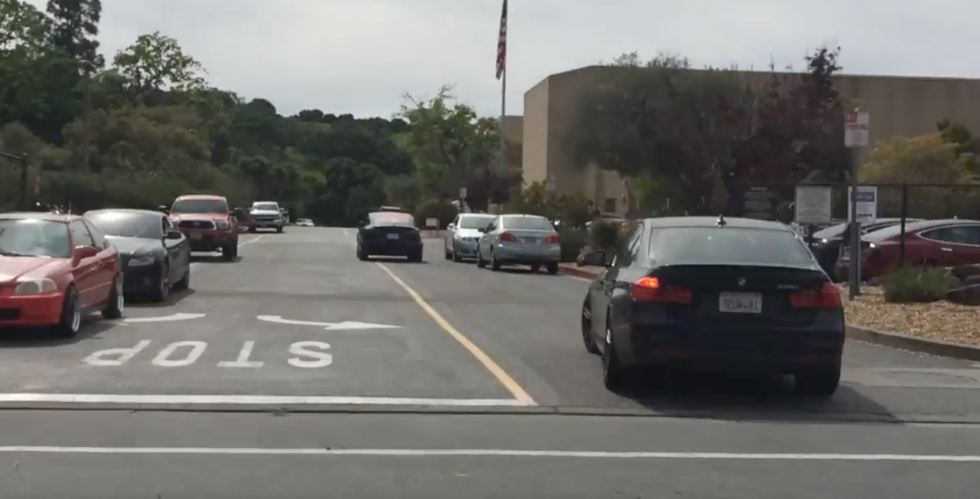 Tesla Model 3 fångad på film – testkörs mot en BMW?