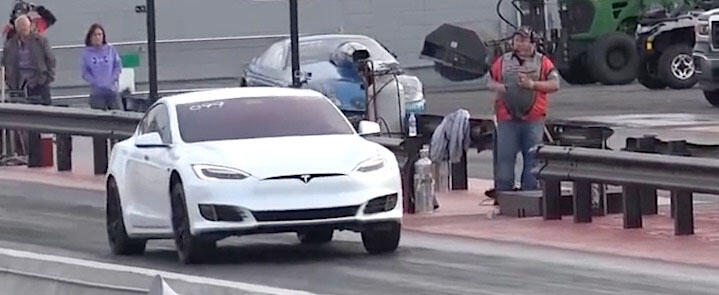 Tesla Model S i långtest visar fördelar och brister
