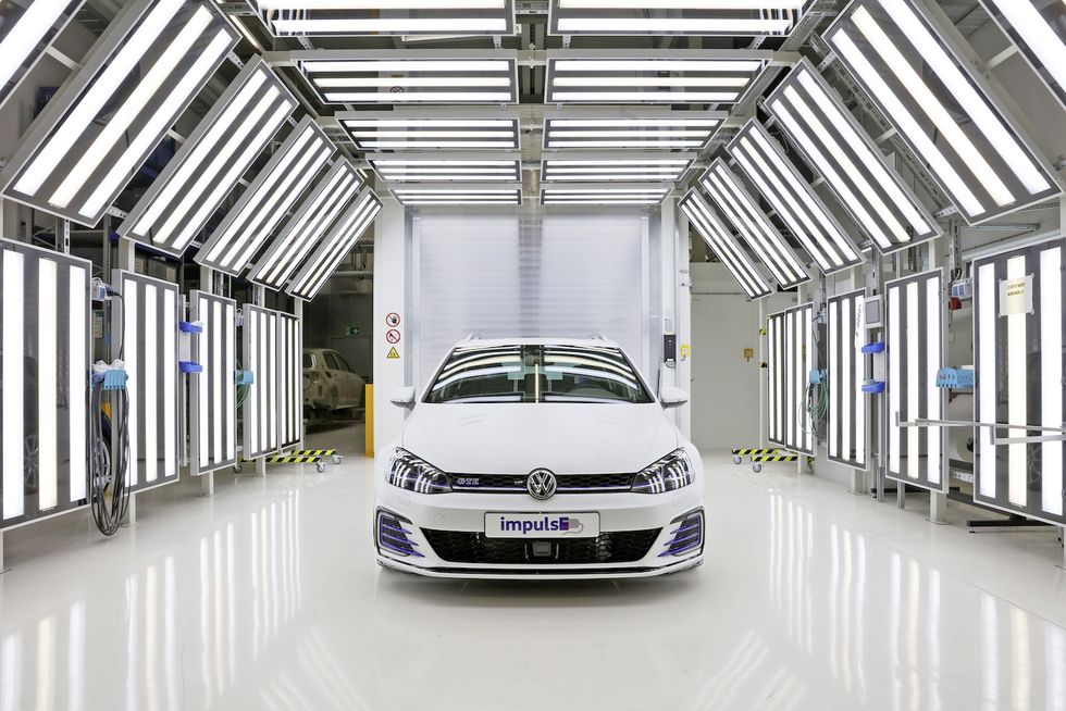 Volkswagen visar Golf GTE som kombi – och den får dubbelt så lång räckvidd