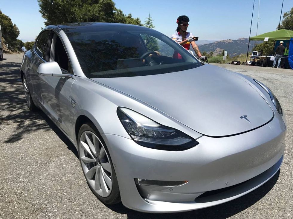 Nya spionbilder visar Tesla Model 3-interiören