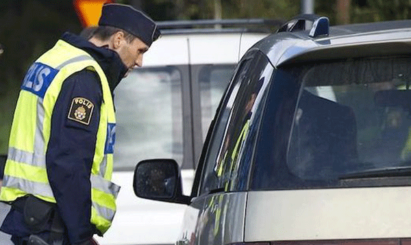 Försökte bluffa med löspenis och extra urinblåsa