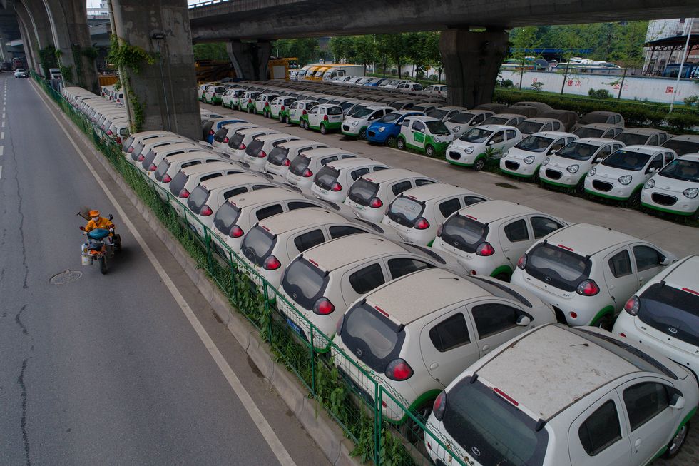 Utbrett fusk med elbilsrabatter – bortglömda elbilar samlar damm