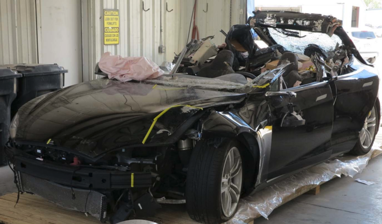 Teslaföraren som dödskraschade struntade i flera varningar