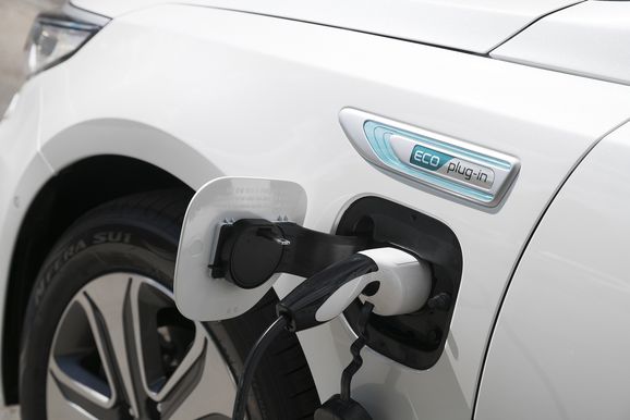 Svenskt pris för laddhybriden – rena sparbössan