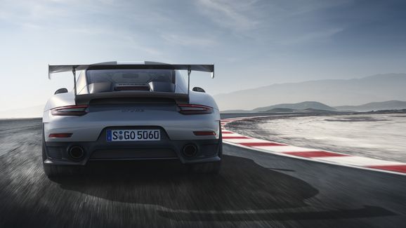Porsche 911 GT2 RS får sladd i 230 km/h på Nürburgring