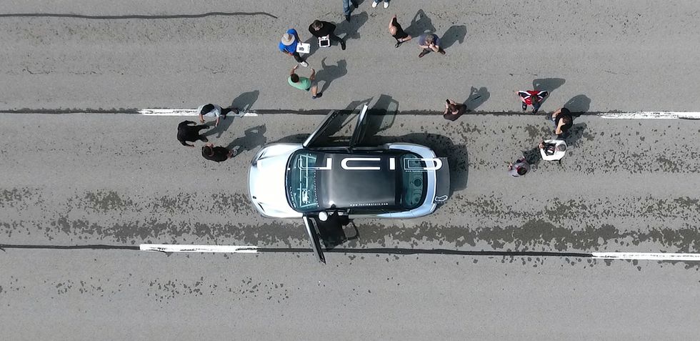 Se Lucid Air accelerera till imponerande 378 km/h