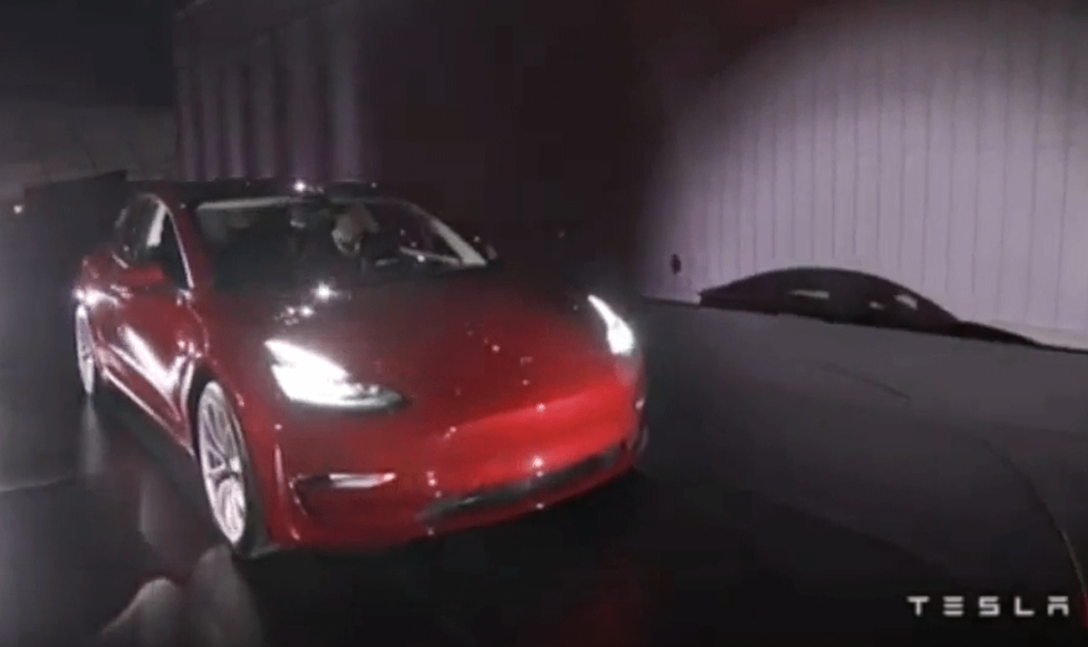 Premiär för Tesla Model 3 – kommer i två versioner