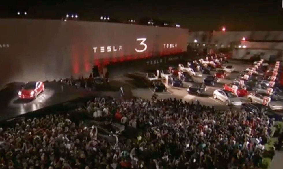 Premiär för Tesla Model 3 – kommer i två versioner