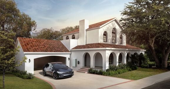 Första Tesla Solar Roof – snart med svenskt pris