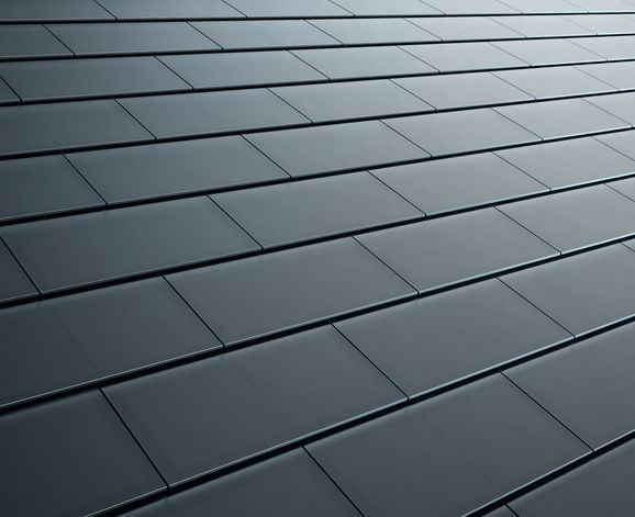 Första Tesla Solar Roof – snart med svenskt pris