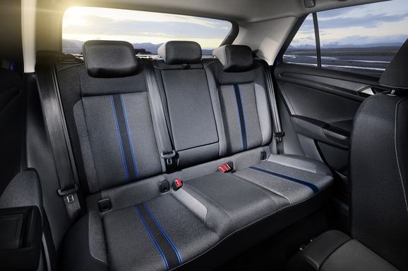 Lilla, tuffa VW T-Roc – utmanar Audi Q2