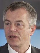 Miljöministern lämnar tillbaka sin Tesla Model S