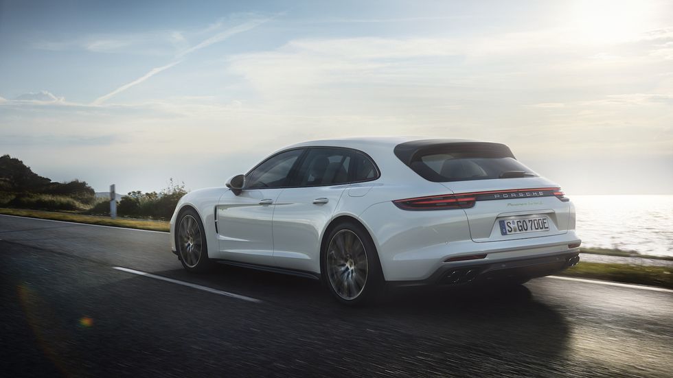 Porsches nya laddhybridkombi har 680 hästkrafter