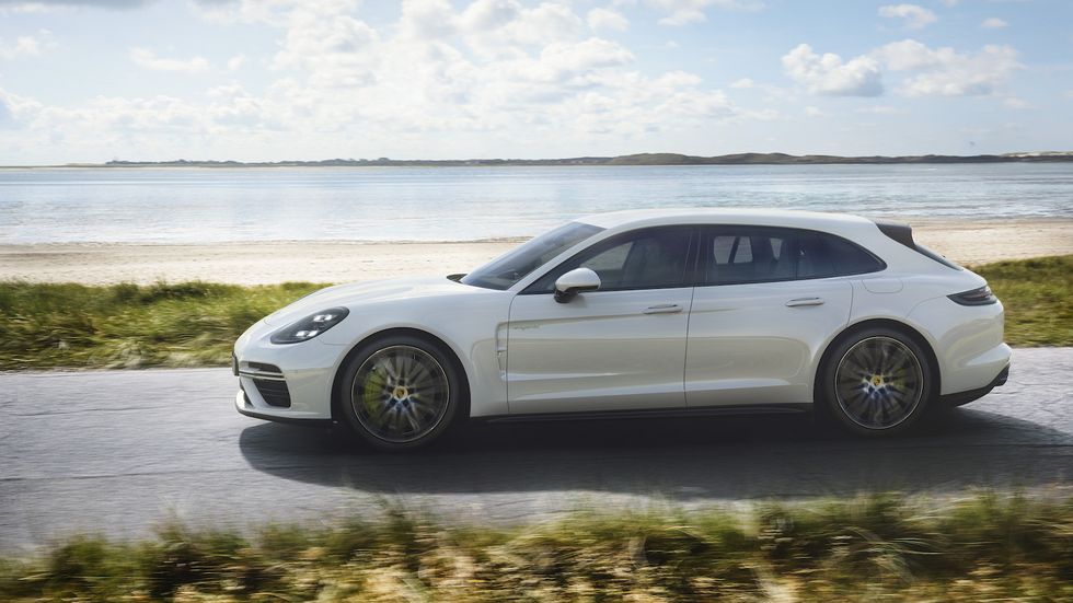 Porsches nya laddhybridkombi har 680 hästkrafter
