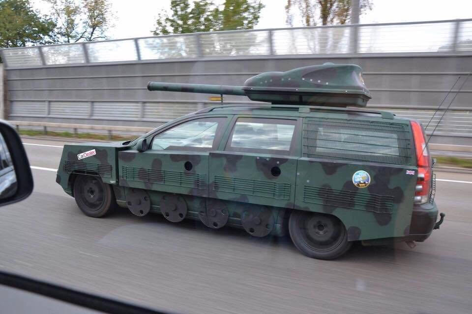 En Volvo eller pansarvagn – eller båda?
