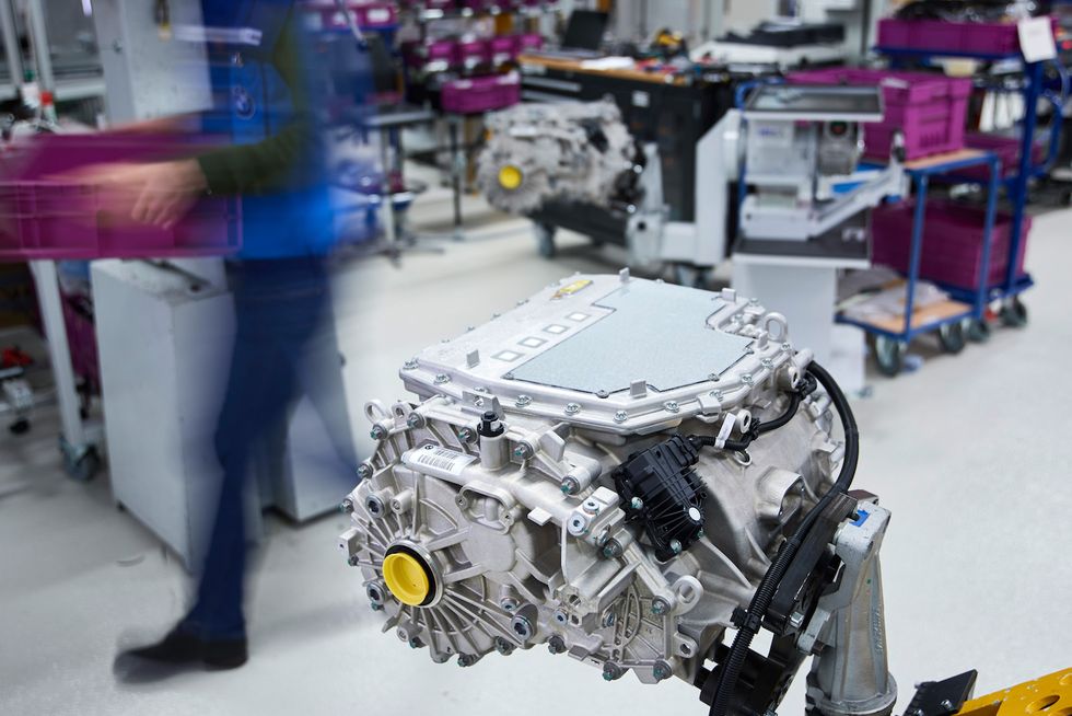 BMW:s miljardsatsning ska ge längre räckvidd