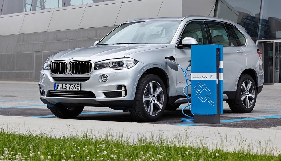 BMW:s miljardsatsning ska ge längre räckvidd