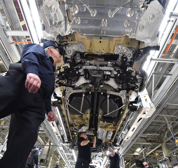 Första officiella bilderna på nya BMW X7