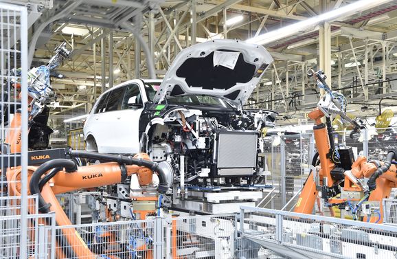 Första officiella bilderna på nya BMW X7