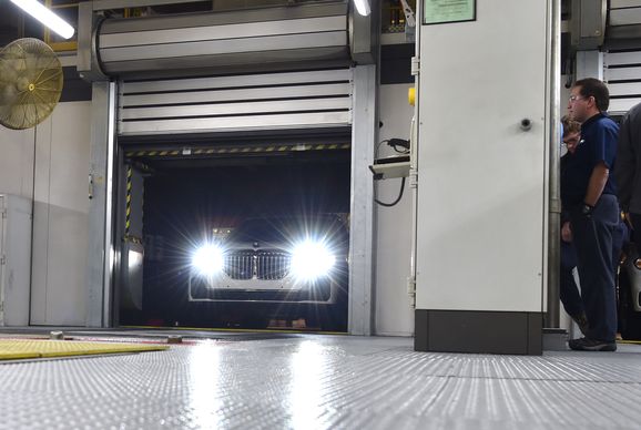 Första officiella bilderna på nya BMW X7