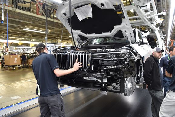 Första officiella bilderna på nya BMW X7