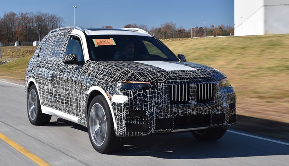 Första officiella bilderna på nya BMW X7