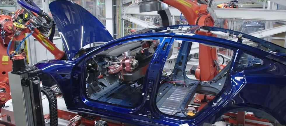 Teslas problem med Model 3 fortsätter – men leveransrekord