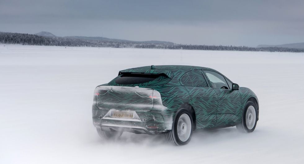 Jaguar vintertestar nya I-Pace i Sverige
