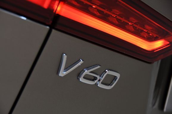 Bildfrosseri: Nya Volvo V60 – alla detaljer om folkhemskombin