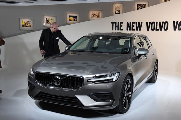 Bildfrosseri: Nya Volvo V60 – alla detaljer om folkhemskombin