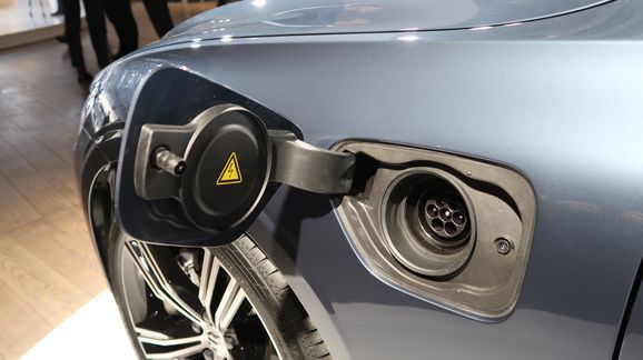 Bildfrosseri: Nya Volvo V60 – alla detaljer om folkhemskombin